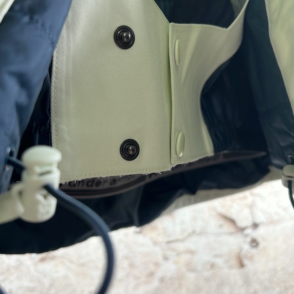 Small under Armour cold gear infrared small jacket. A626 - Picture 10 of 11